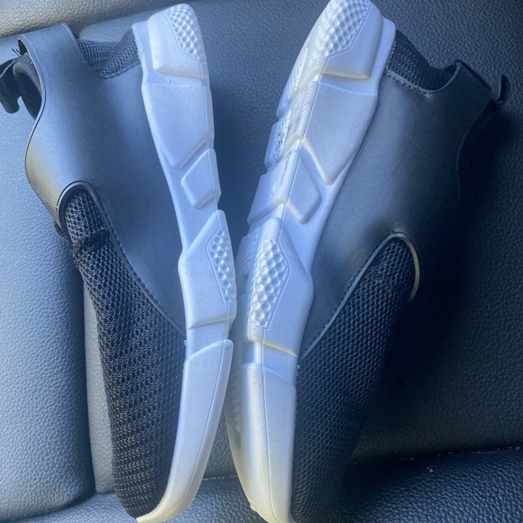 ATHLETIC SHOES- hardly worn🤩🤩🤩like NEW! - Picture 5 of 8